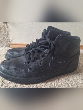 Nike Air Jordan 1 Mid Triple Black Mens Size 12 Shoes Sneakers 554724-091